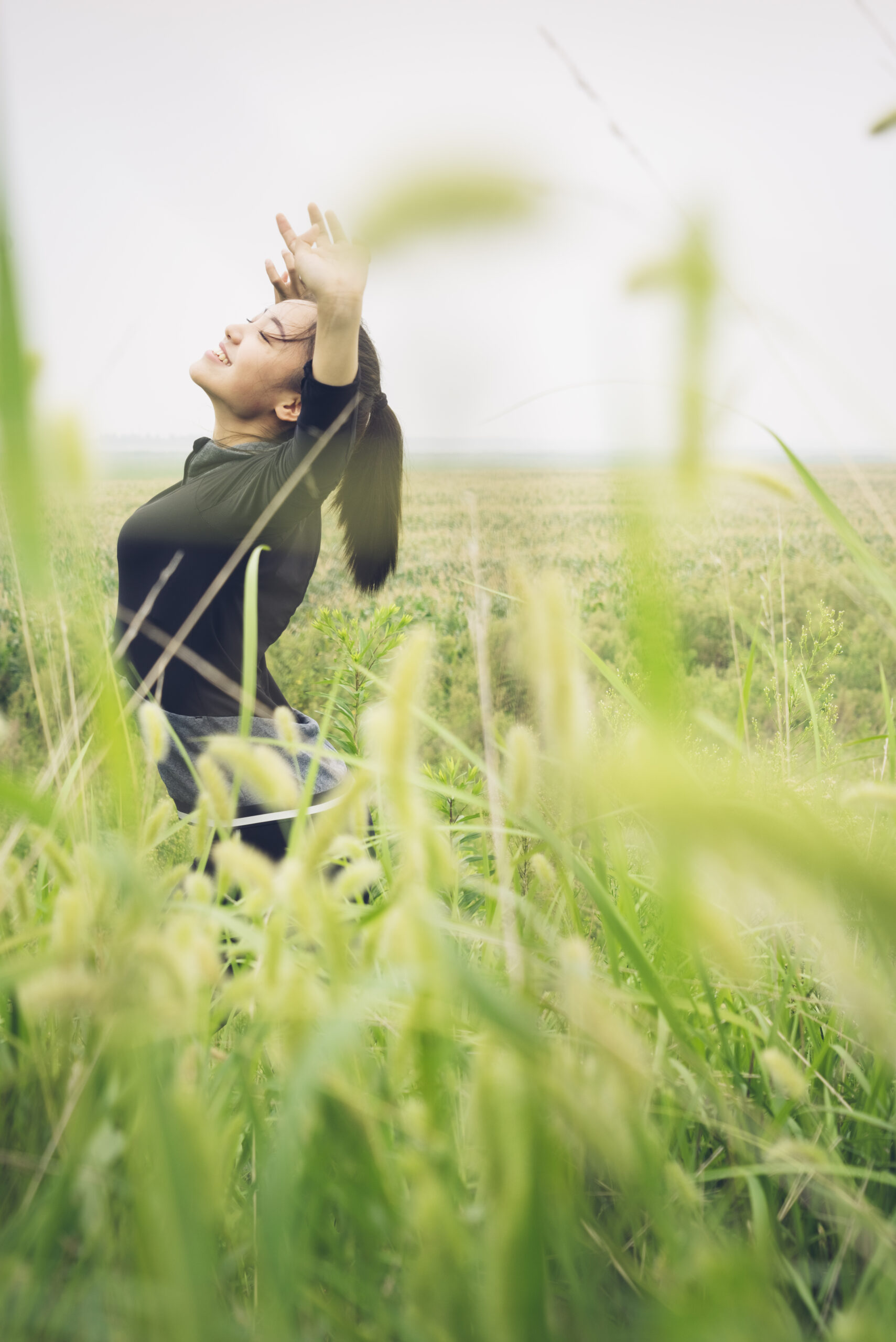 5e - Reconnexion Femme-heureuse-nature